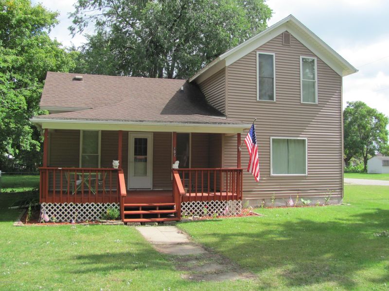 102 NW Brown St, Verndale, MN 56481