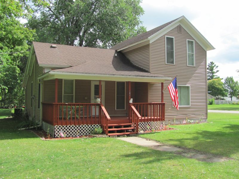 102 NW Brown St, Verndale, MN 56481
