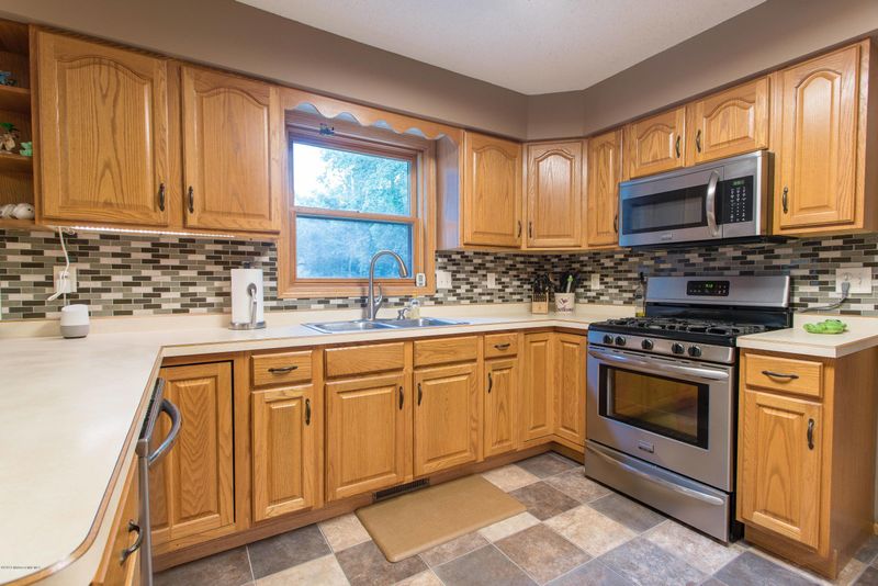 1220 Sumac Cir, Fergus Falls, MN 56537