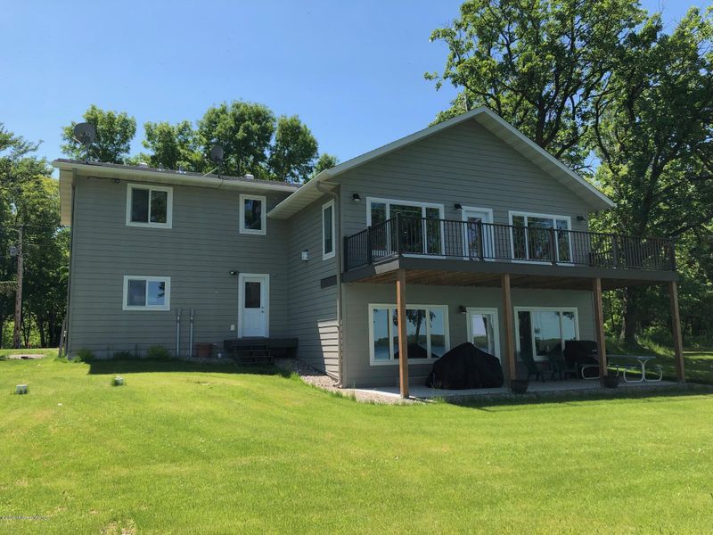 37621 S Eagle Lake Trl, Battle Lake, MN 56515