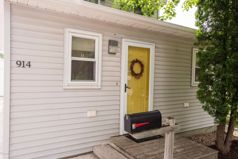 914 N Aurdal Ave, Fergus Falls, MN 56537