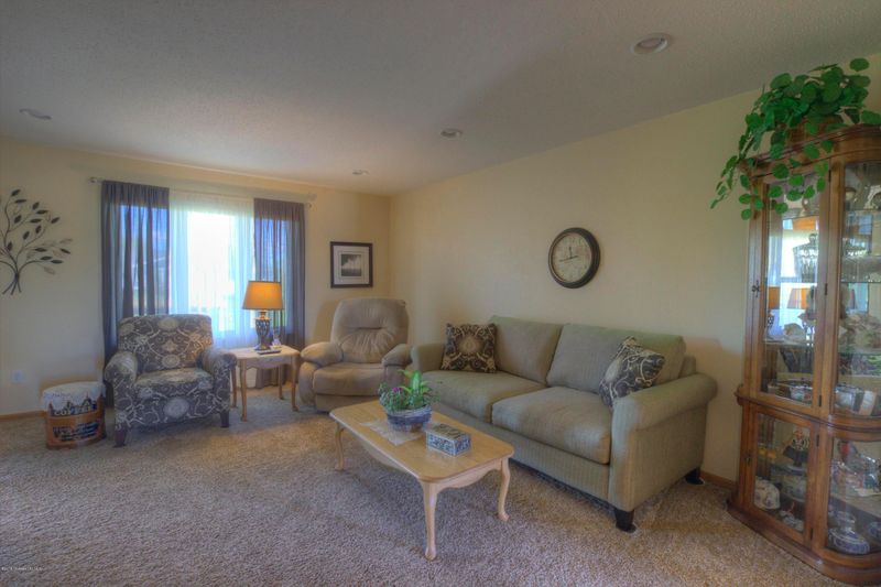 1915 Buck Ridge Dr, Fergus Falls, MN 56537