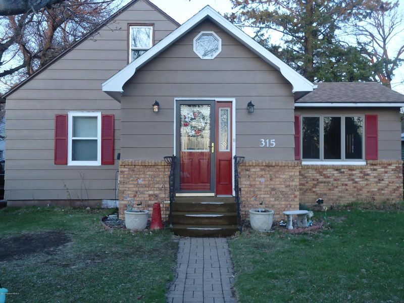 315 4th Ave SE, Pelican Rapids, MN 56572