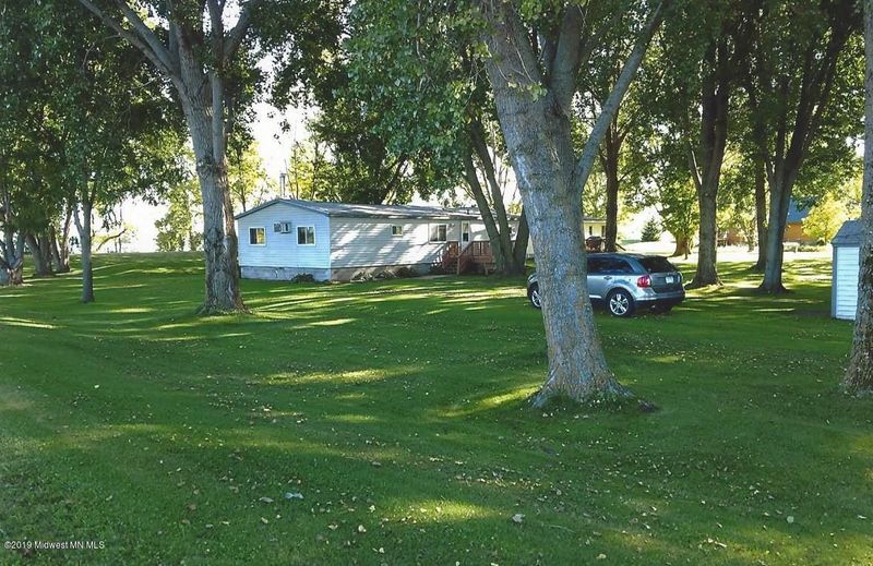 77 Becker Dr NE, Osakis, MN 56360