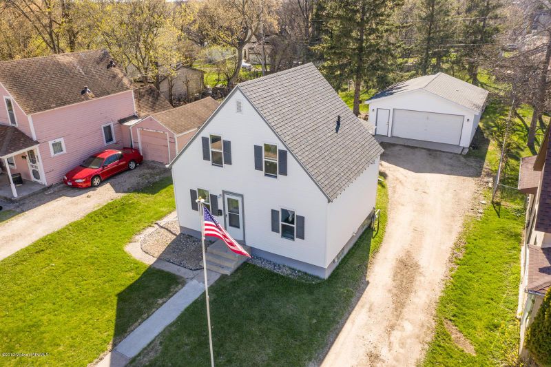 1121 N Vine St, Fergus Falls, MN 56537