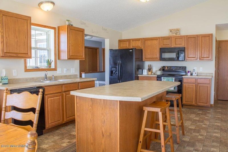 635 7th St NE, Perham, MN 56573