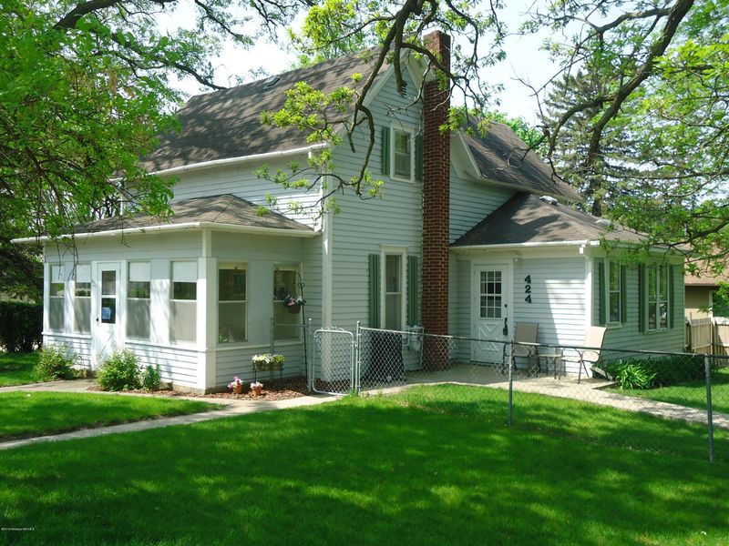 424 2nd St SE, Pelican Rapids, MN 56572