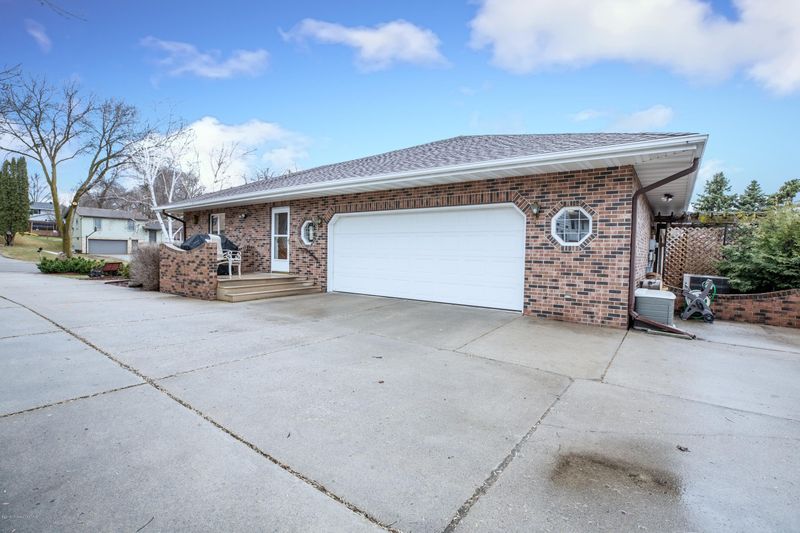115 E Douglas Ave, Fergus Falls, MN 56537