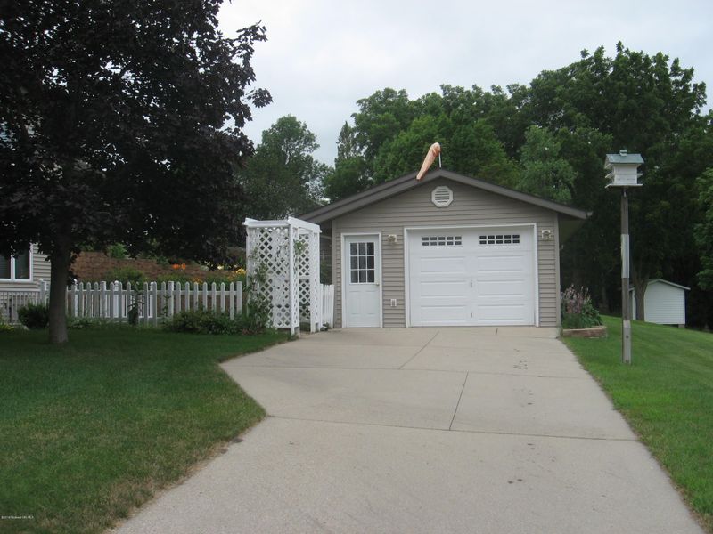 135 E St Charles Ave, Fergus Falls, MN 56537