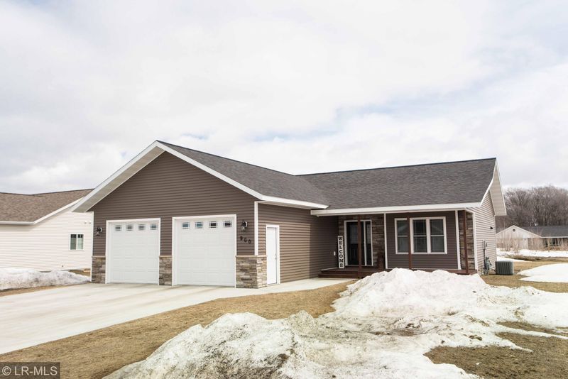 900 7th Ave NE, Perham, MN 56573
