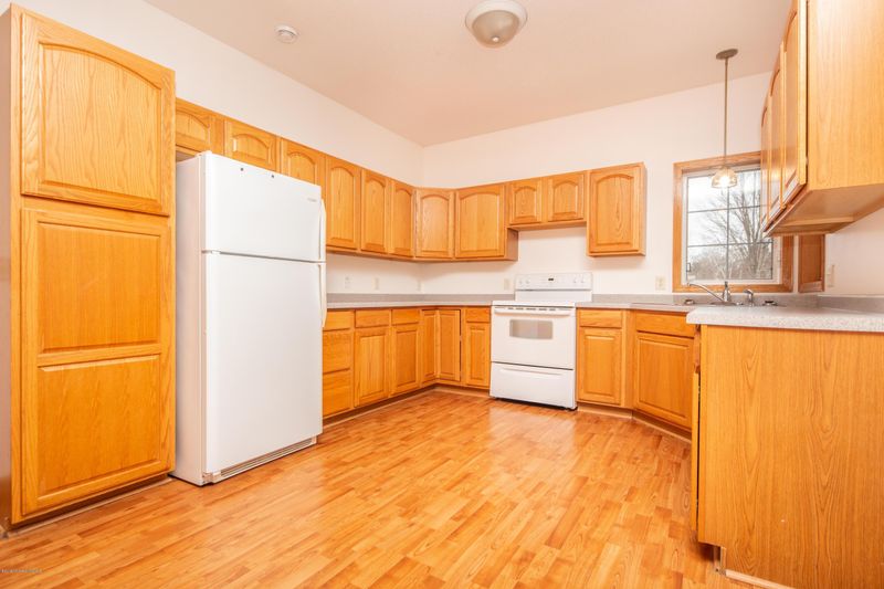 202 4th St NW, Rothsay, MN 56579