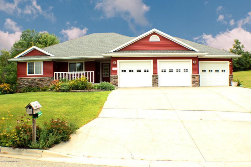 1933 Kempton Ct, Fergus Falls, MN 56537