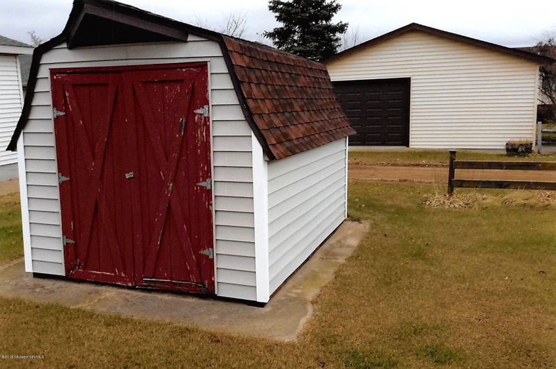 420 8th St SW, Wadena, MN 56482
