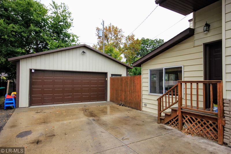 714 W Maple Ave, Fergus Falls, MN 56537