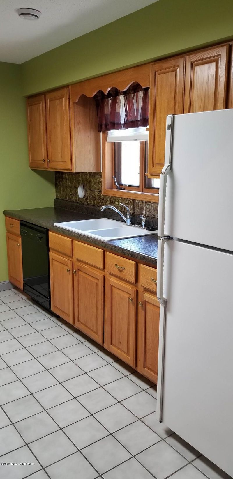 621 Sunset Dr, Fergus Falls, MN 56537