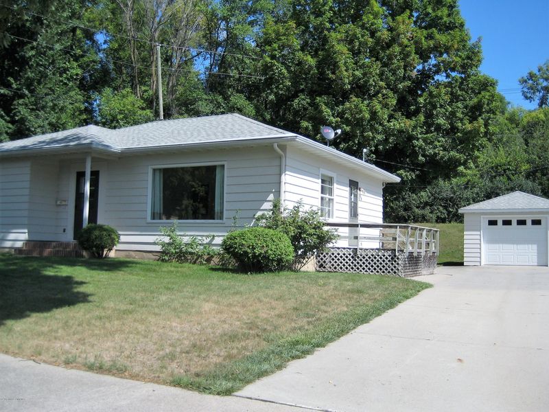 406 N Vine St, Fergus Falls, MN 56537