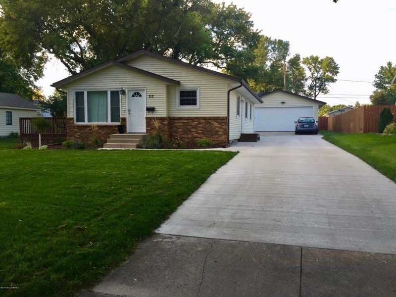 717 E Gustavus Ave, Fergus Falls, MN 56537