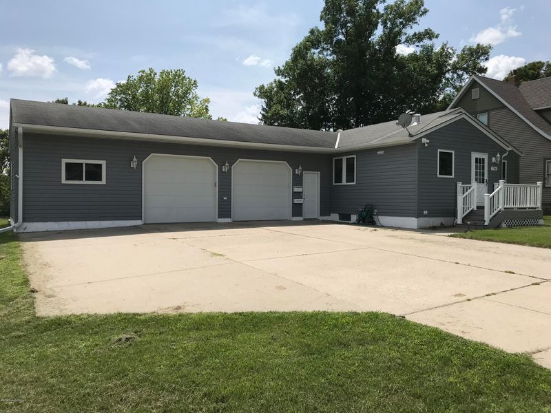 726 E Adolphus Ave, Fergus Falls, MN 56537