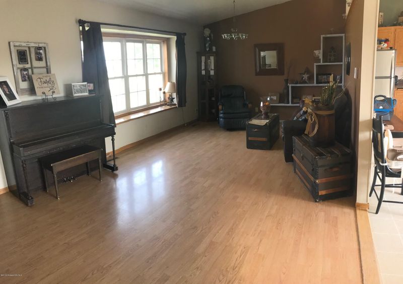 718 6th St NE, Perham, MN 56573