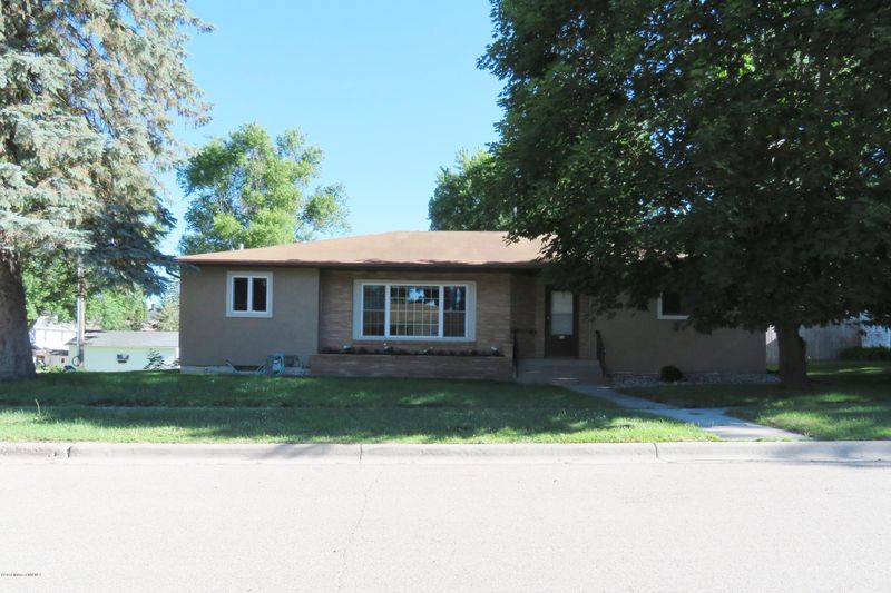 113 5th Ave SE, Pelican Rapids, MN 56572