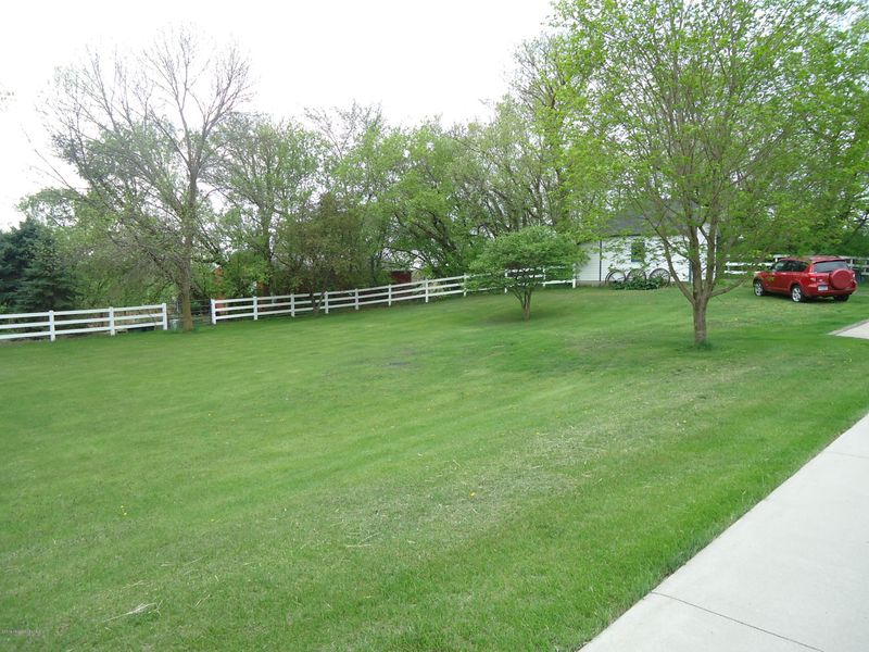 22653 Cross Point Rd, Pelican Rapids, MN 56572