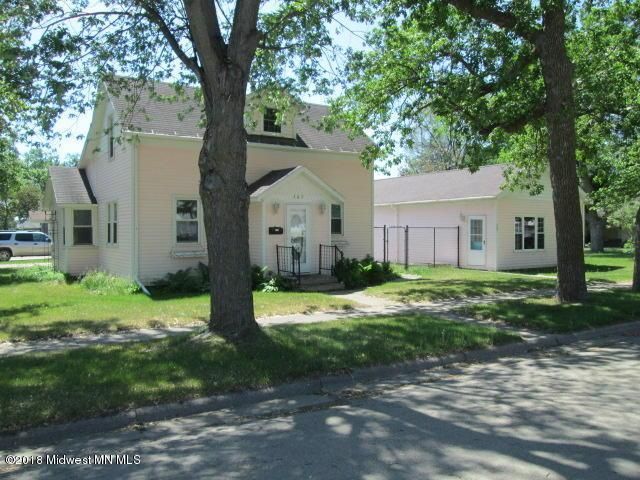 207 3rd St SW, Perham, MN 56573