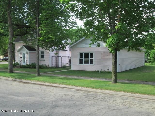 207 3rd St SW, Perham, MN 56573