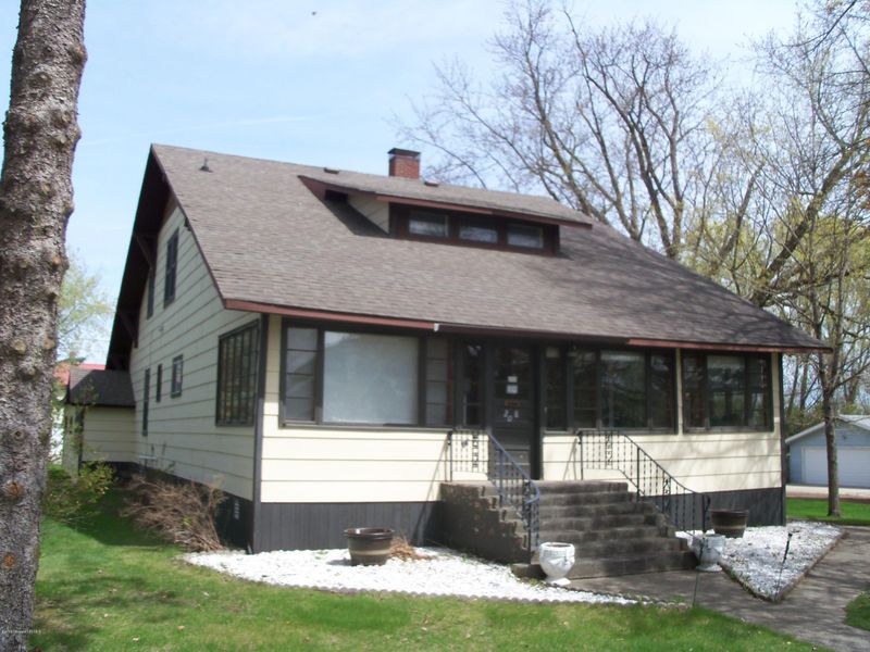 208 Cherry St, Bertha, MN 56437