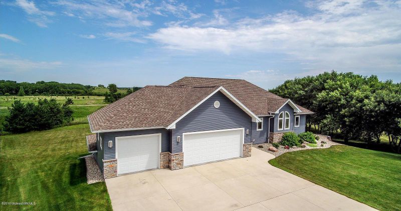 3525 Pebble Hills Dr, Fergus Falls, MN 56537