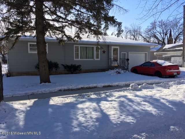 215 Dayton Ave SE, Wadena, MN 56482