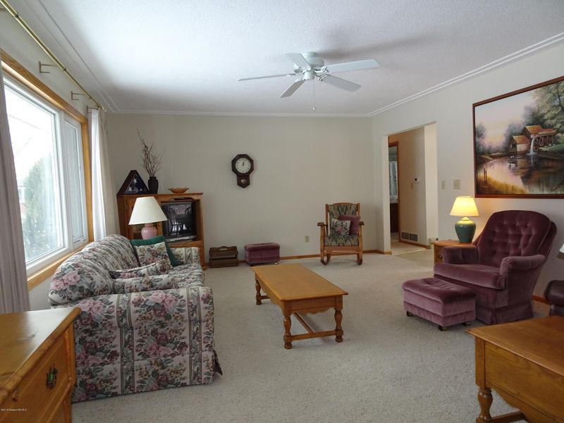302 9th St SE, Barnesville, MN 56514