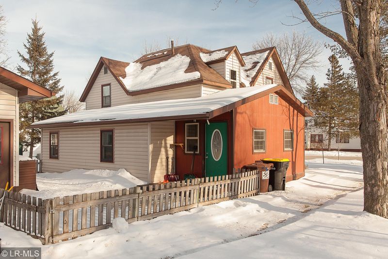 437 N 1st Ave, Perham, MN 56573