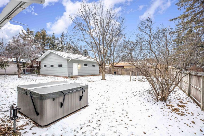 309 Sunset Ave, Detroit Lakes, MN 56501