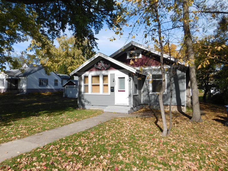 922 W Lincoln Ave, Fergus Falls, MN 56537