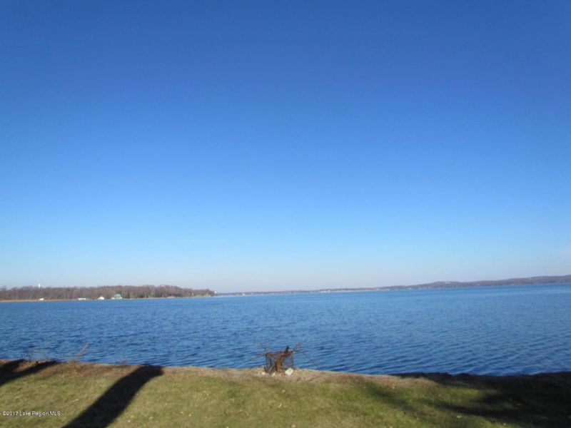 544 South Shore Dr, Detroit Lakes, MN 56501