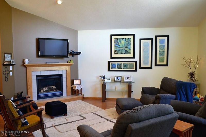 424 Ridgecrest Dr, Pelican Rapids, MN 56572