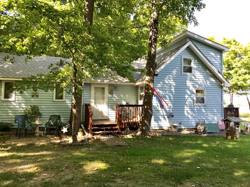 33437 Vics Beach Rd, Dent, MN 56528