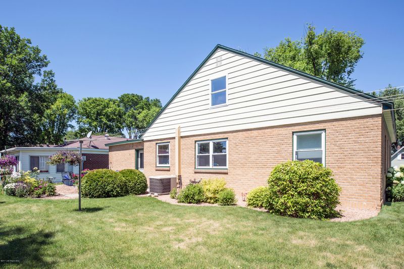 633 W 7th Ave, Fergus Falls, MN 56537