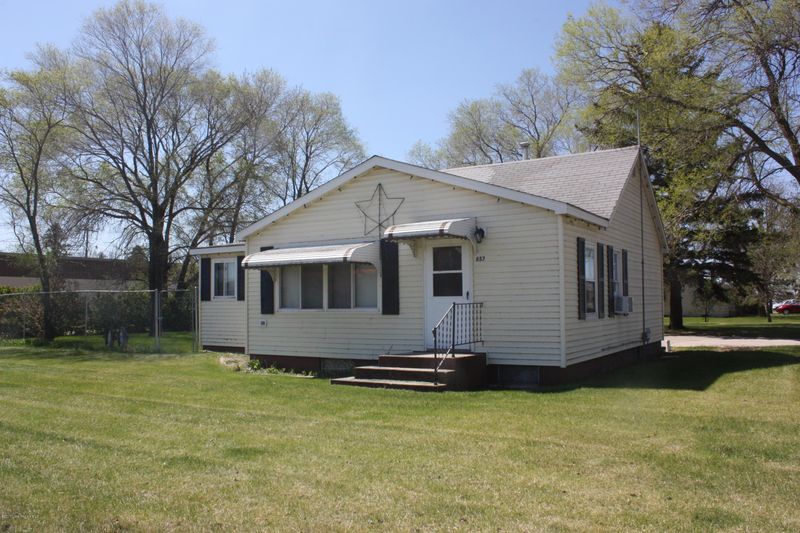 857 W Main St, Perham, MN 56573