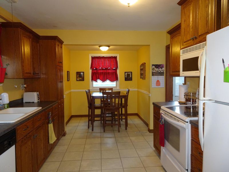 109 4th St SE, Barnesville, MN 56514