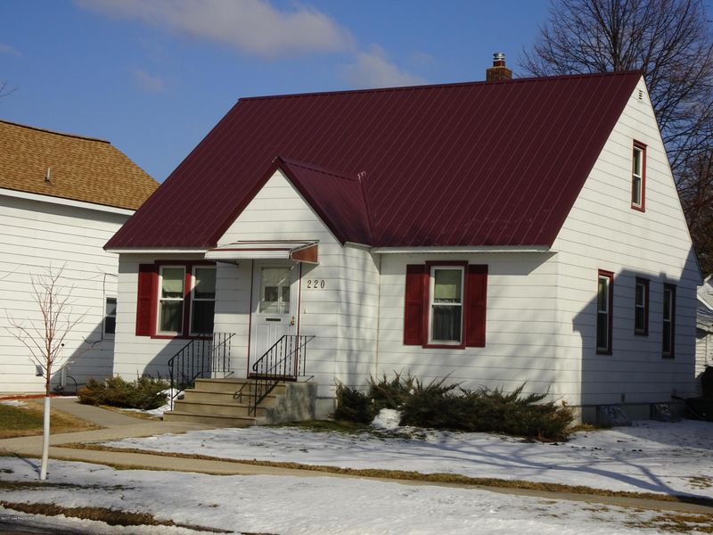 220 3rd St SE, Barnesville, MN 56514