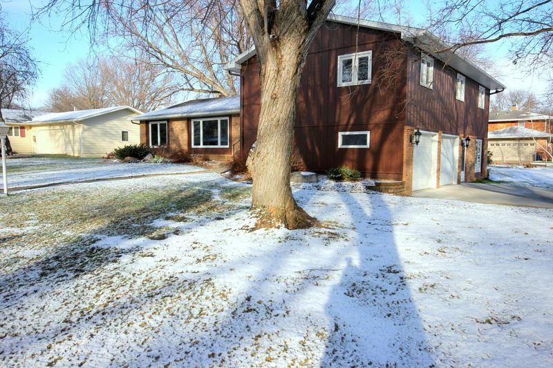 637 E Cherry Ave, Fergus Falls, MN 56537