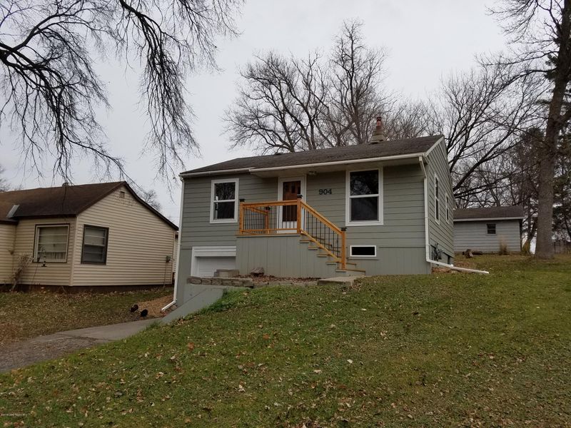 904 Aurdal Ave, Fergus Falls, MN 56537