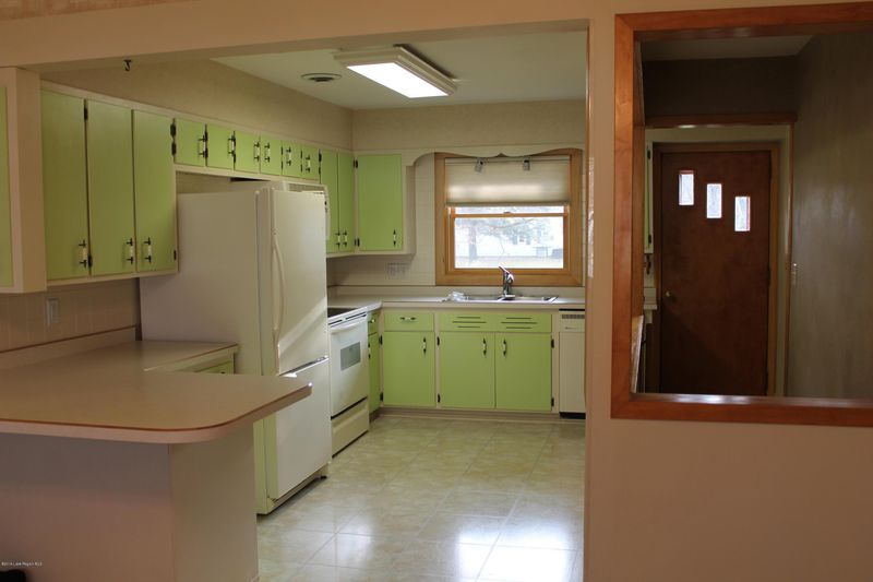 345 SW 4th St, Perham, MN 56573