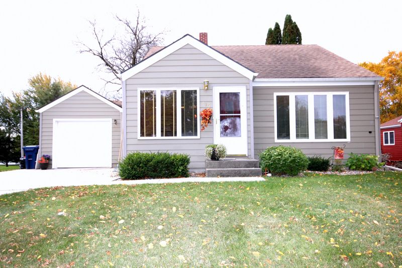 430 E St Charles Ave, Fergus Falls, MN 56537