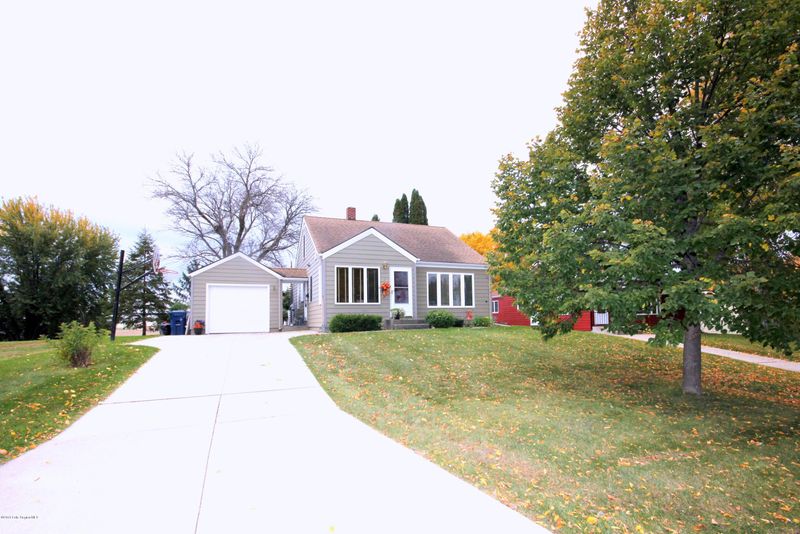 430 E St Charles Ave, Fergus Falls, MN 56537