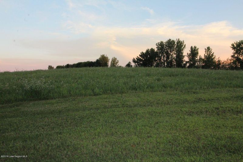 610 Borgrud Ln, Evansville, MN 56326