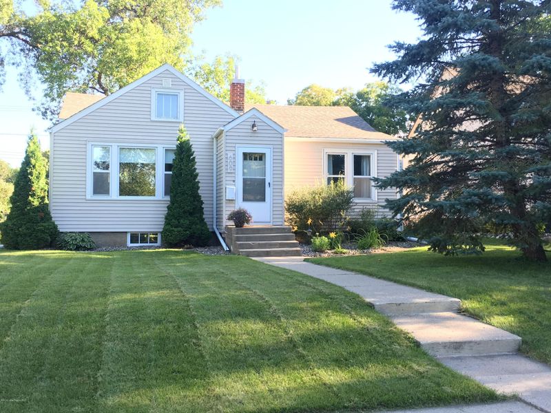609 W Vasa Ave, Fergus Falls, MN 56537