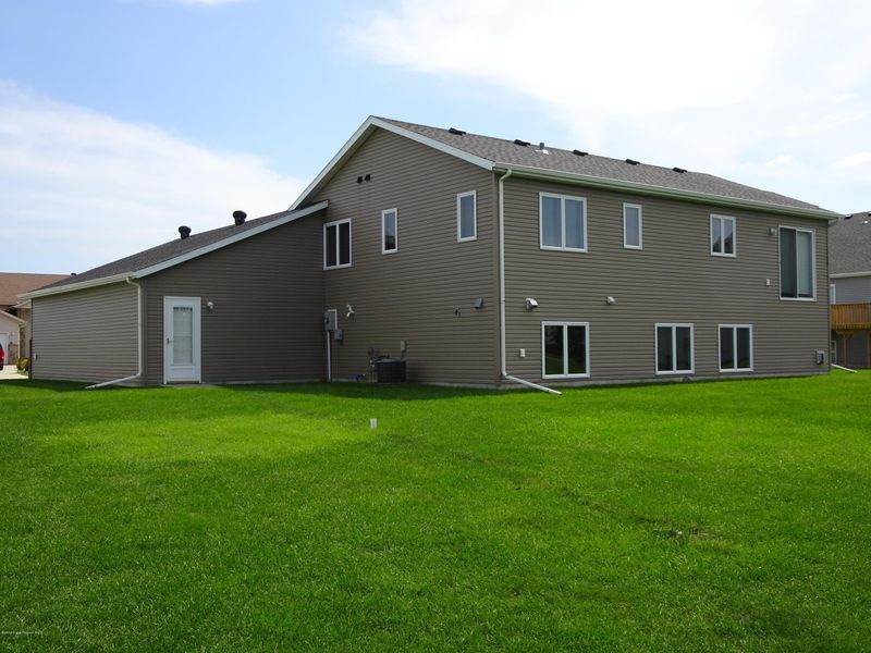 1935 35th St S, Moorhead, MN 56560