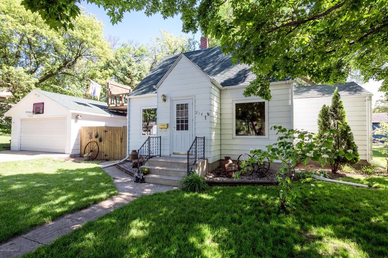 214 E Main Ave, Rothsay, MN 56579